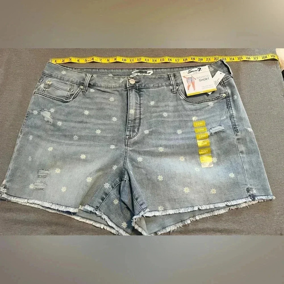 Seven 7 weekend shorts Jeans Daisy fray hem comfort stretch size 22 NWT - Picture 1 of 7